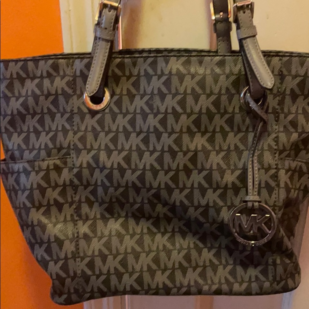 Light grey unused shoulder bag